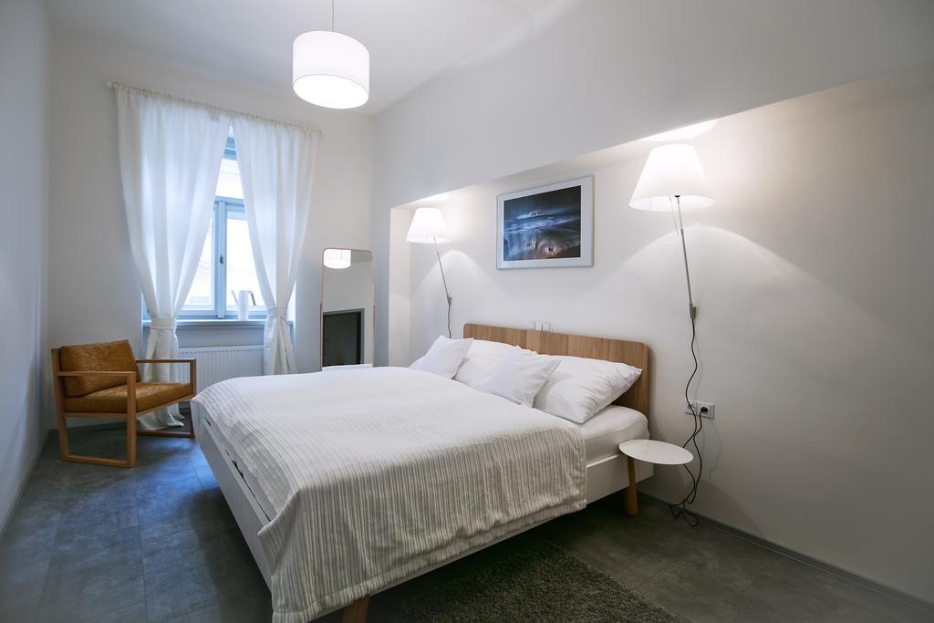 Apartments At The Blue Duckling Prague Exterior photo