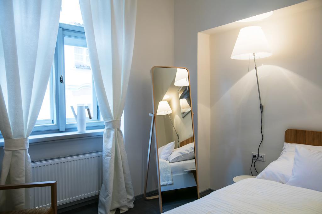 Apartments At The Blue Duckling Prague Exterior photo