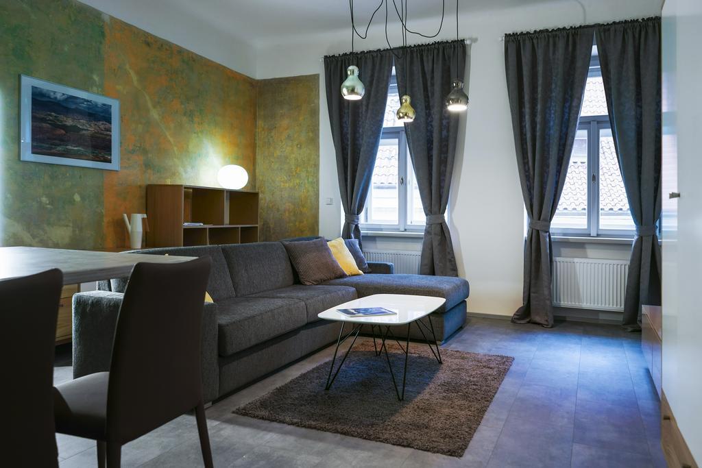 Apartments At The Blue Duckling Prague Exterior photo