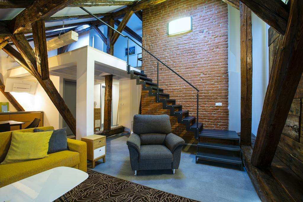 Apartments At The Blue Duckling Prague Exterior photo
