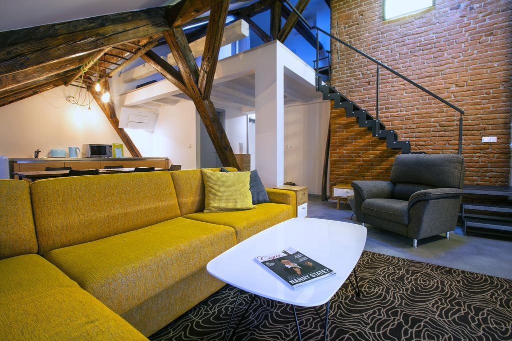 Apartments At The Blue Duckling Prague Exterior photo