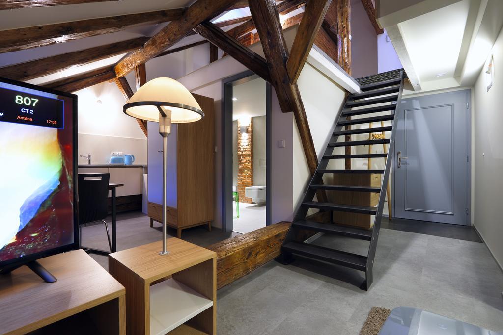 Apartments At The Blue Duckling Prague Exterior photo